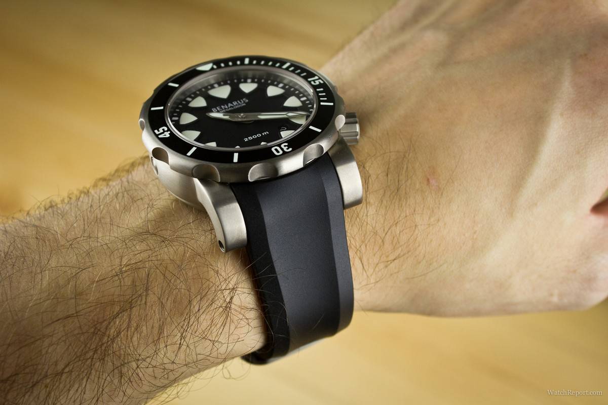 Benarus Megalodon 4 Titanium Review WatchReport