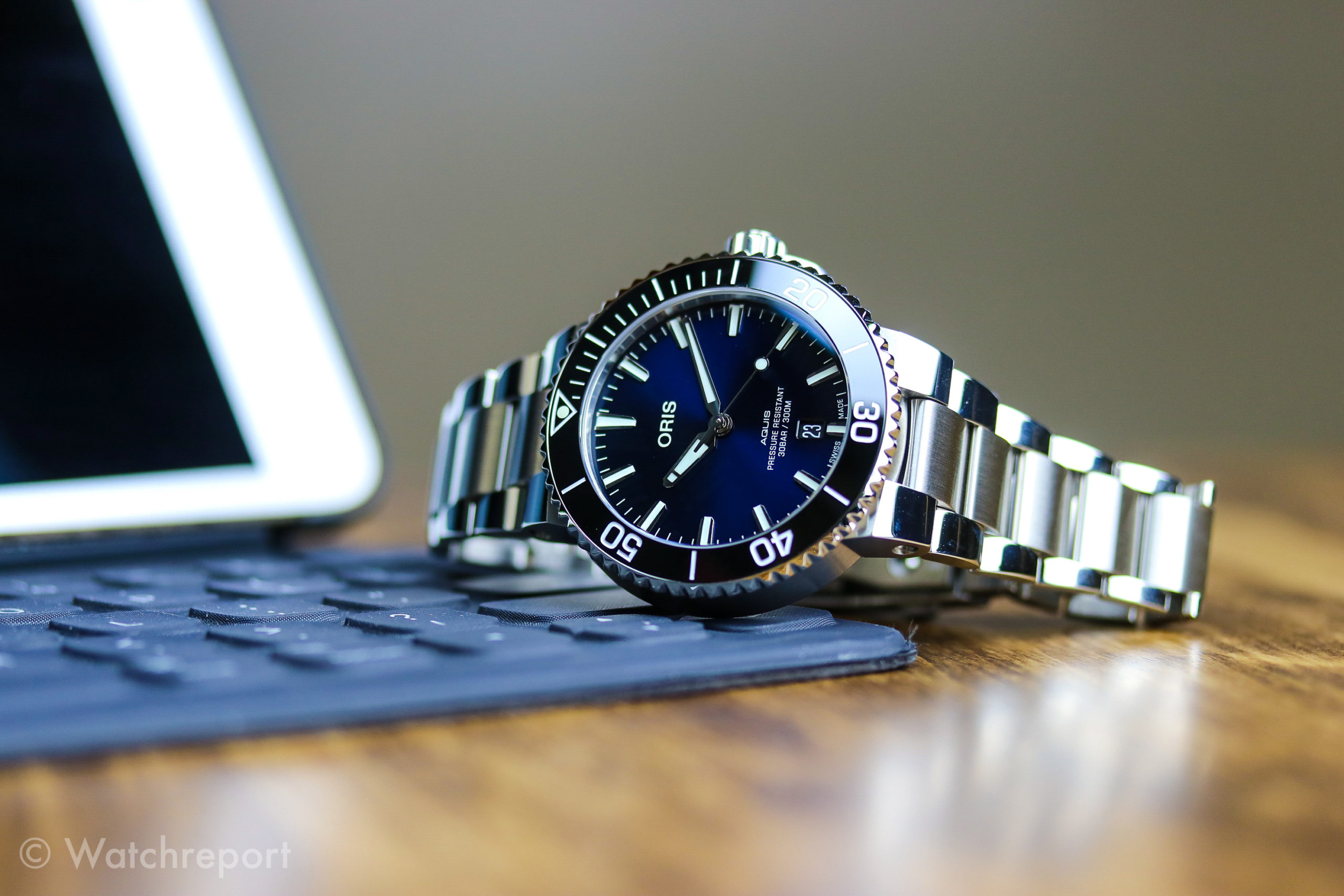 Hands On With the Oris Aquis 41.5mm WatchReport