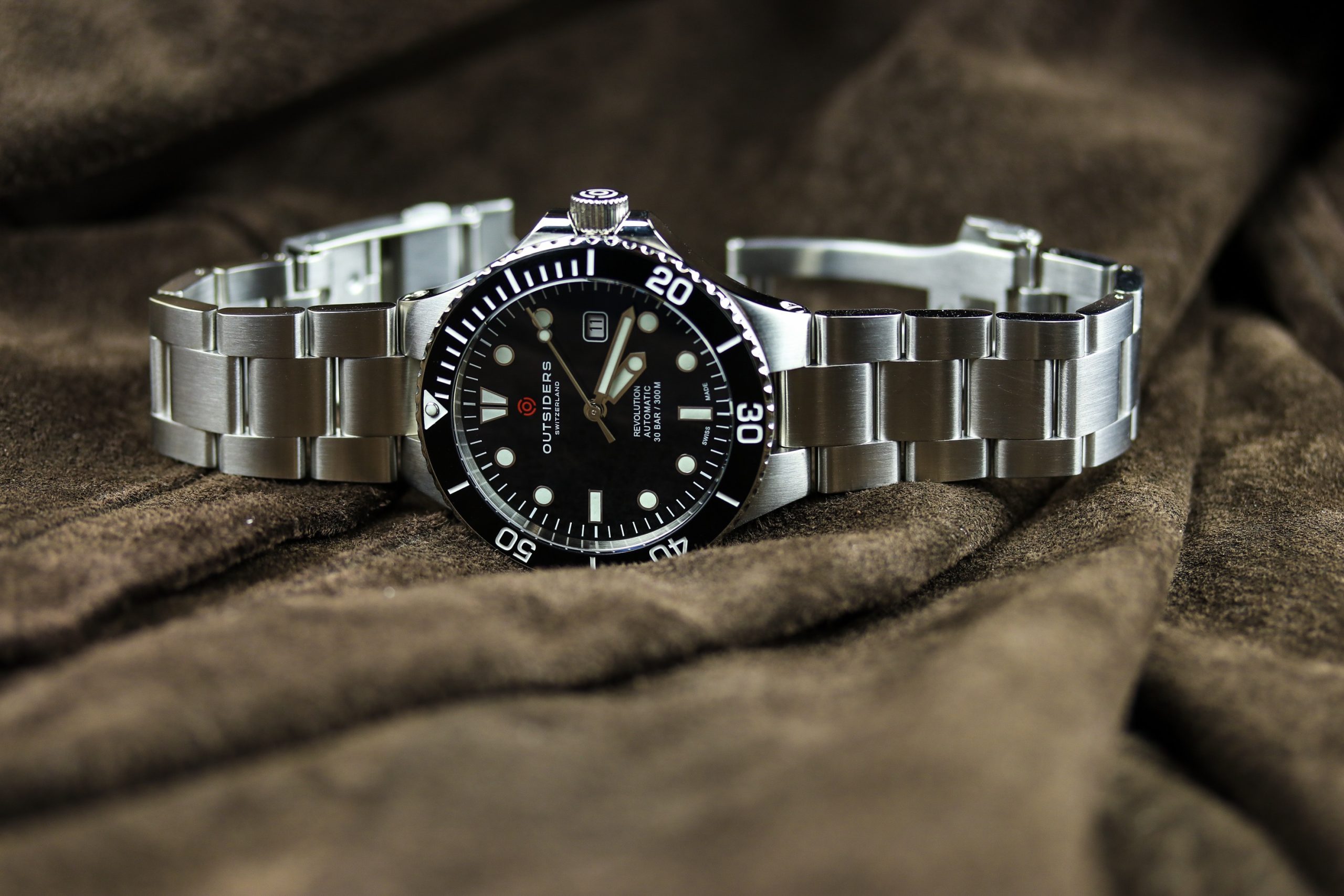 Outsiders Revolution Hands On Watch Review WatchReport
