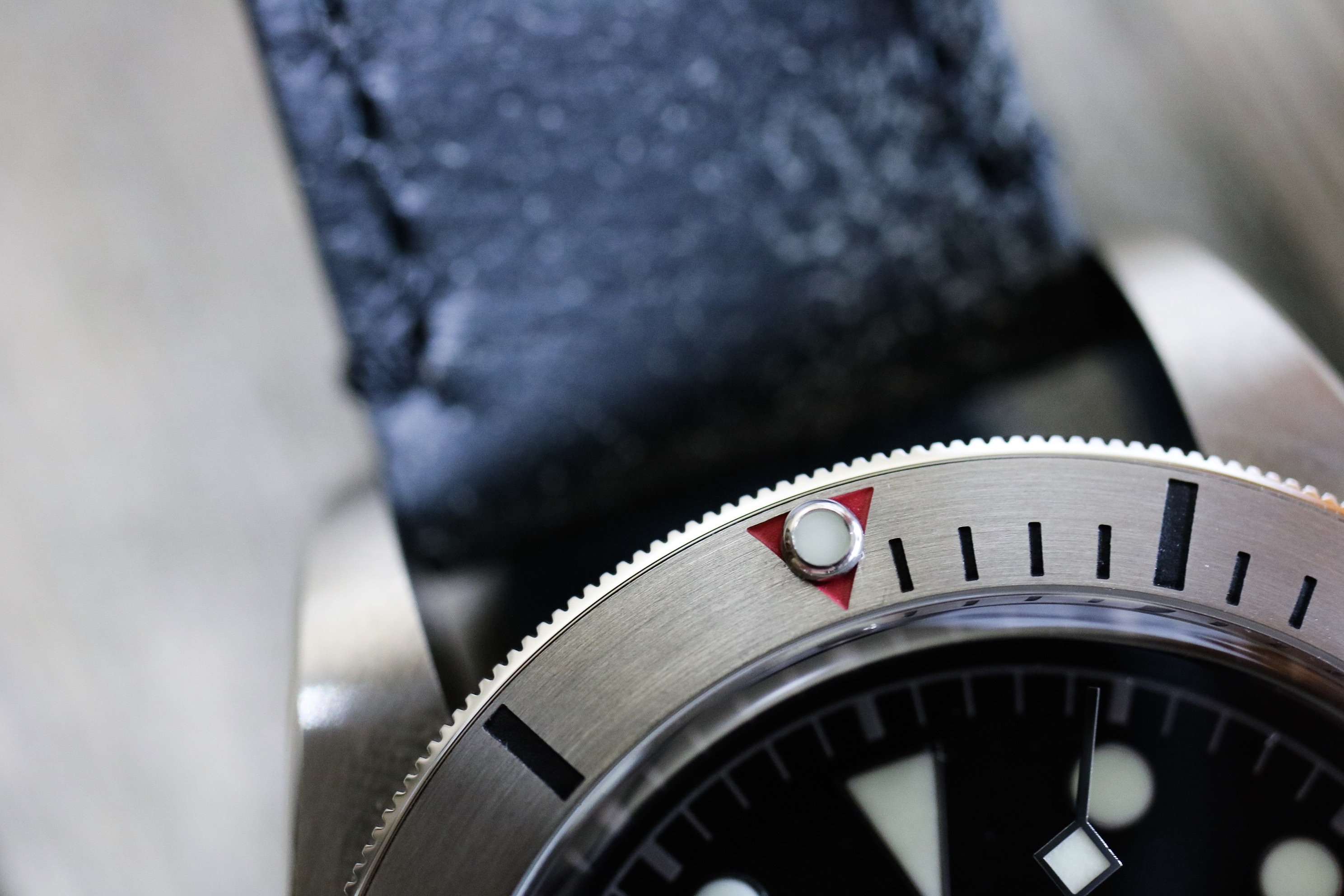 Tudor black bay bezel scratch sales