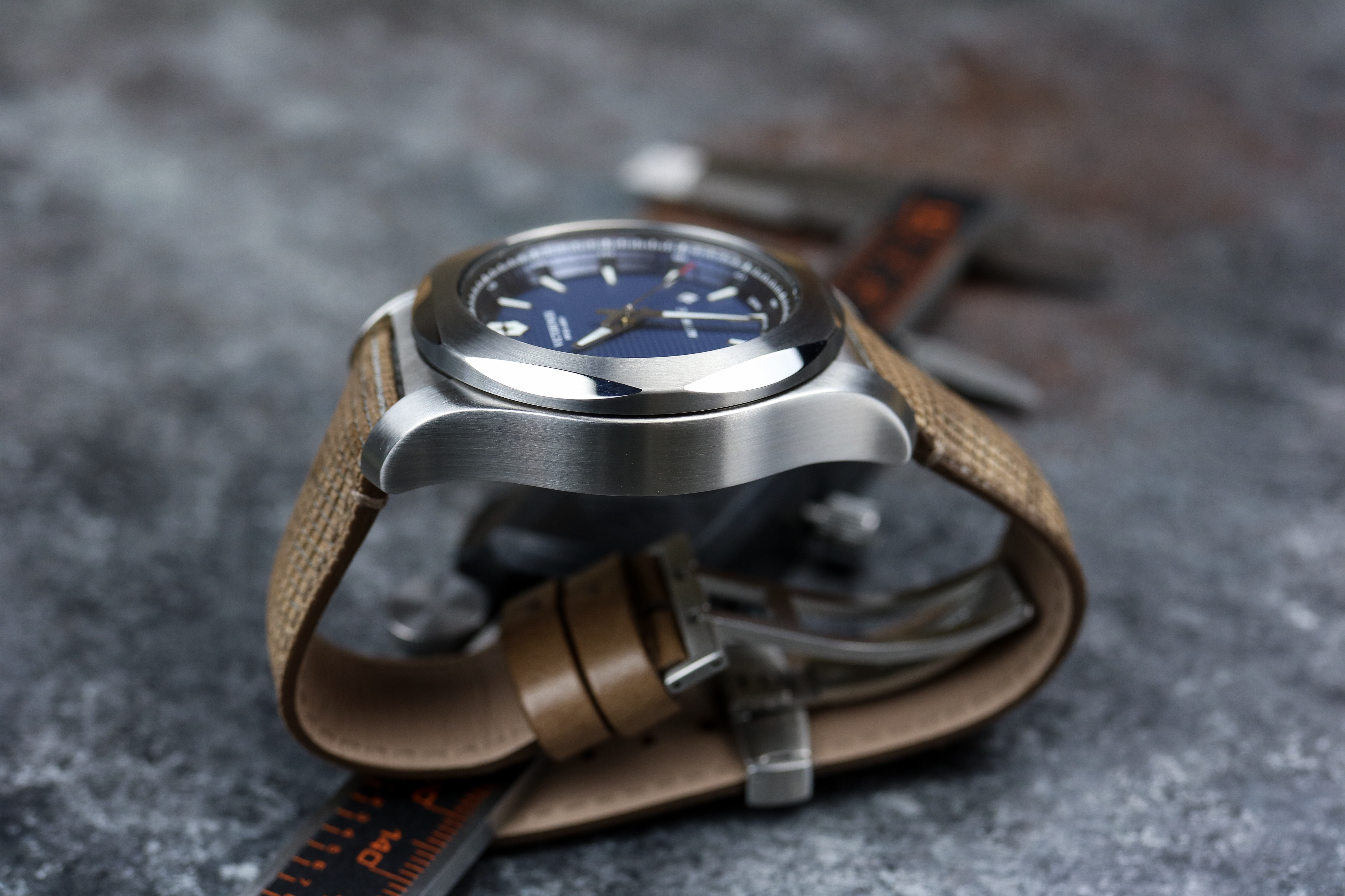 Victorinox inox leather strap online