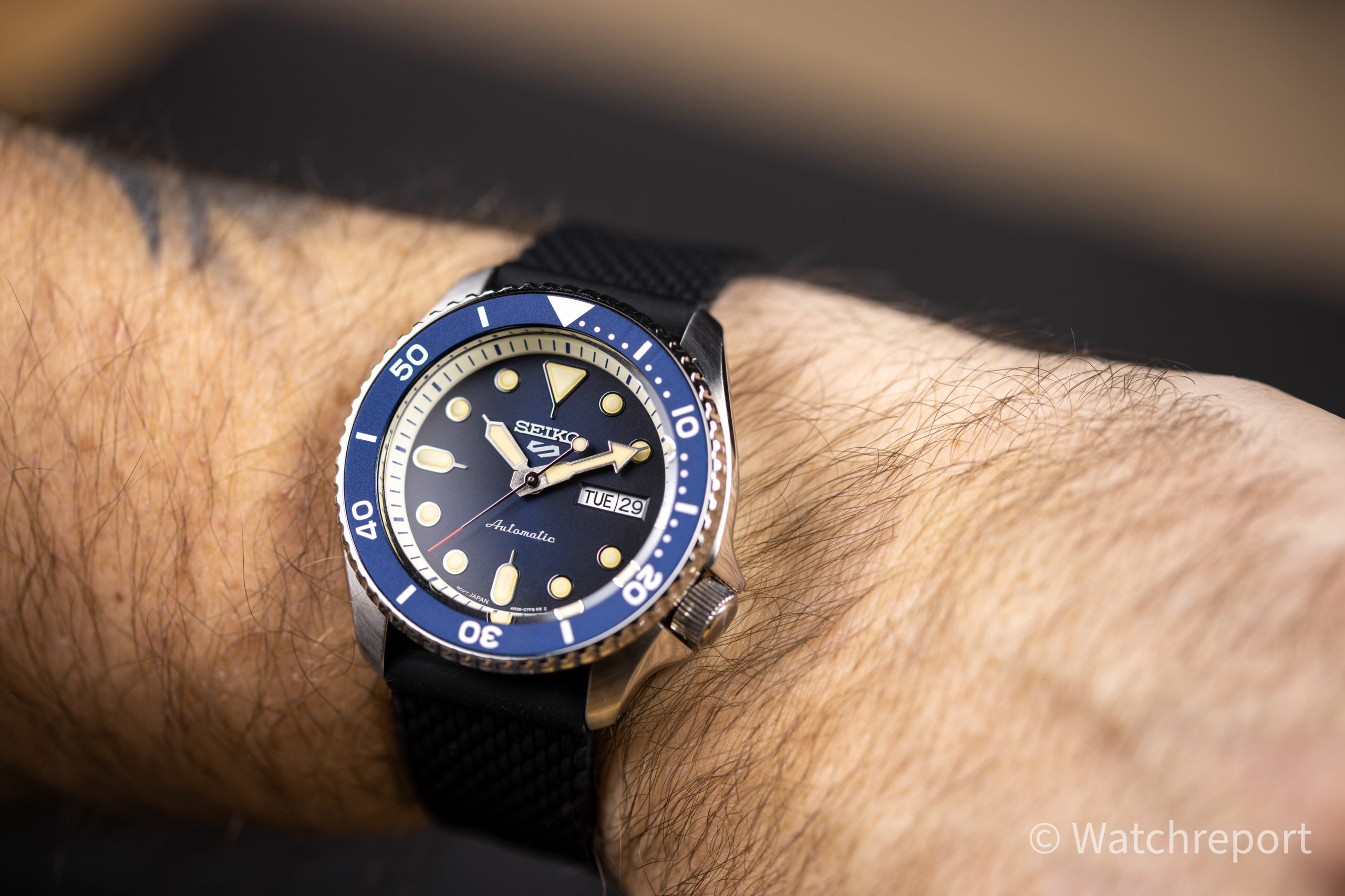 Seiko Review-The SKX? - WatchReport.com